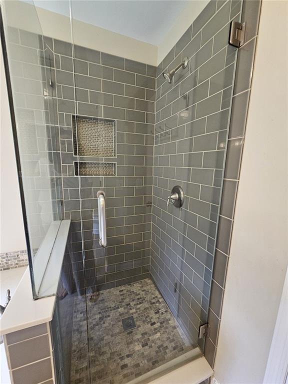 290 Oakmere Road Alpharetta, GA 30009 - Photo 14 of 26 a bathroom with a shower