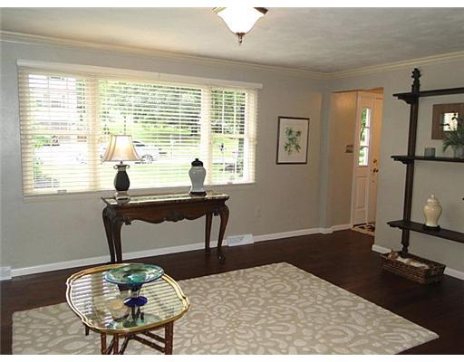 35 Holly Ridge Road Washington, PA 15301 - Photo 3 of 18 Living Room.