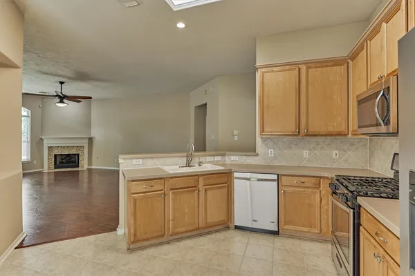 $2,500 | 27 East Russet Grove Circle, The Woodlands, TX 77384