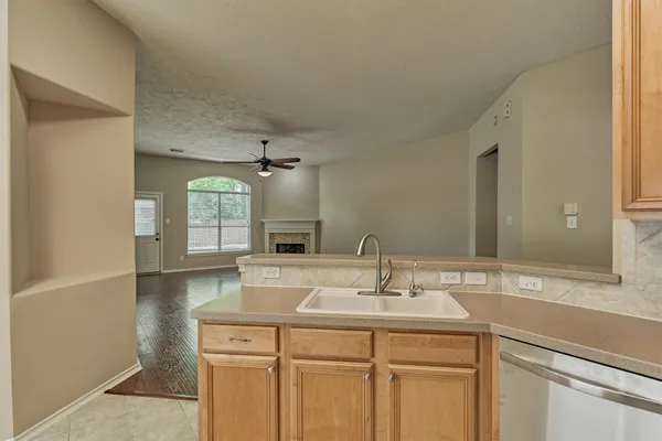 $2,500 | 27 East Russet Grove Circle, The Woodlands, TX 77384