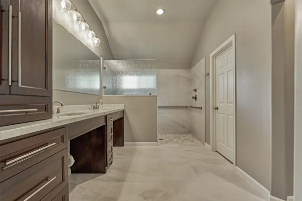 $2,500 | 27 East Russet Grove Circle, The Woodlands, TX 77384