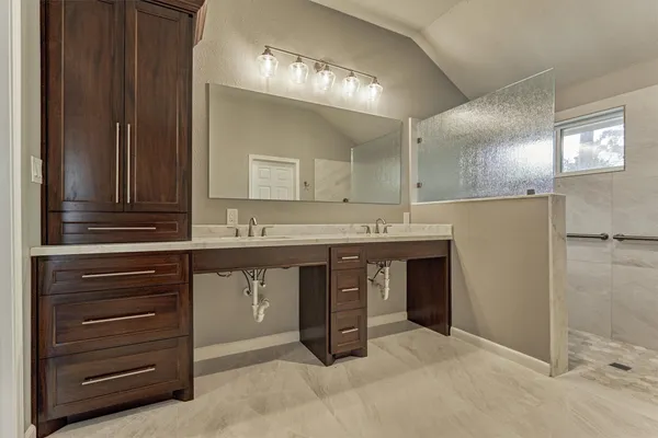 $2,500 | 27 East Russet Grove Circle, The Woodlands, TX 77384