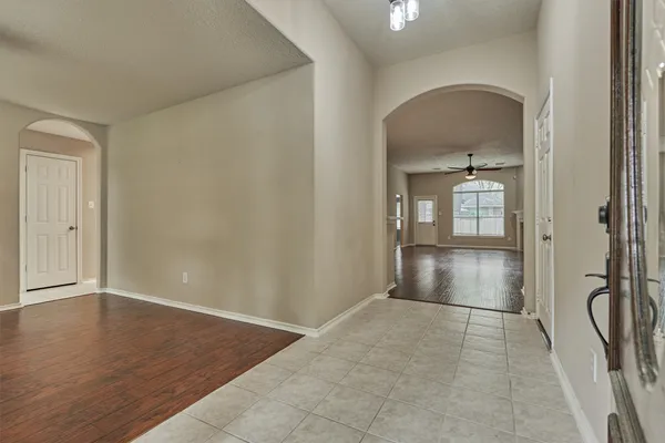 $2,500 | 27 East Russet Grove Circle, The Woodlands, TX 77384