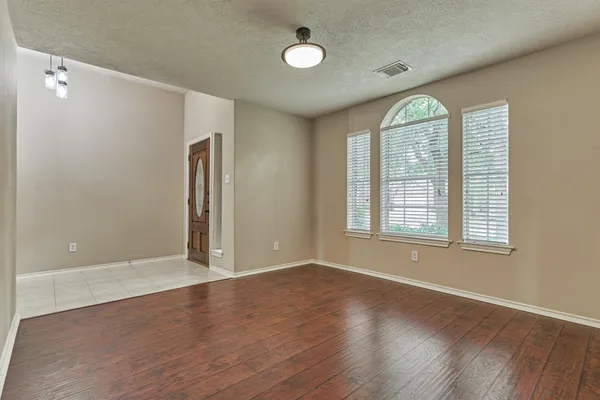 $2,500 | 27 East Russet Grove Circle, The Woodlands, TX 77384