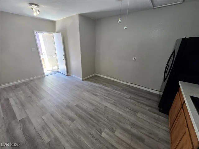 $1,000 | 7016 Hurricane Way, Unit B, Las Vegas, NV 89145