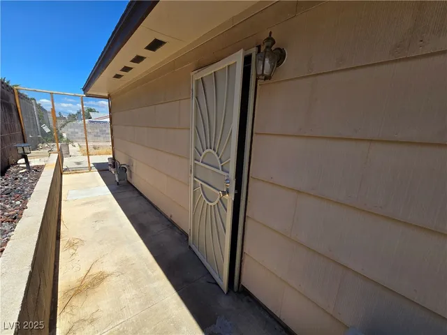 $1,000 | 7016 Hurricane Way, Unit B, Las Vegas, NV 89145