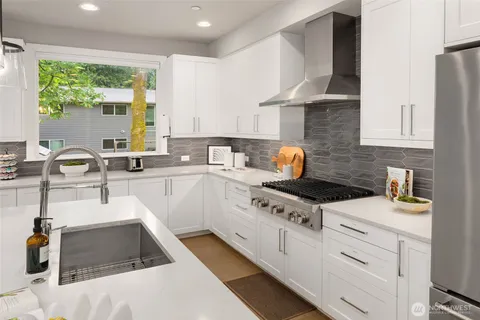 $1,999,000 | 8021 Northeast 127th Lane, Kirkland, WA 98034