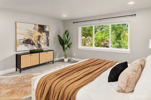 $1,999,000 | 8021 Northeast 127th Lane, Kirkland, WA 98034