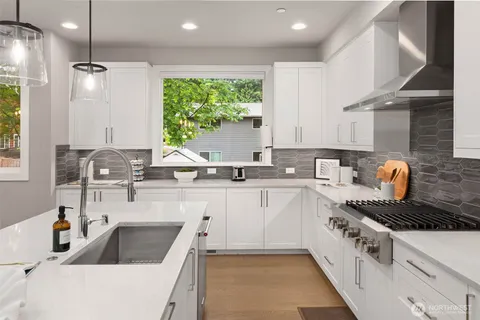$1,999,000 | 8021 Northeast 127th Lane, Kirkland, WA 98034