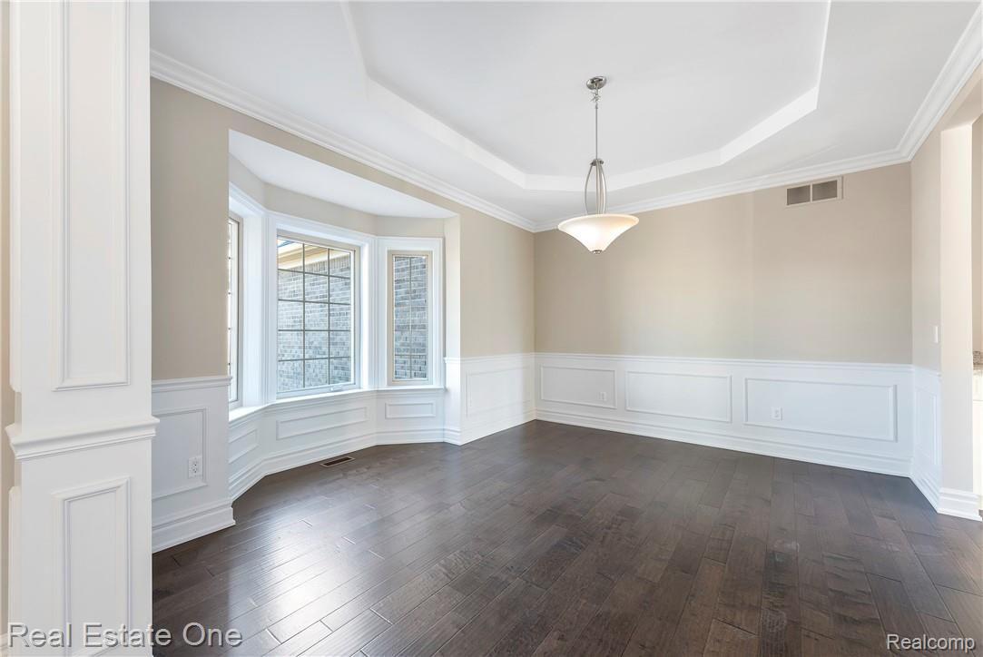 5870 Donaldson Road Troy, MI 48085 - Photo 10 of 47 5870-Donaldson-Dr-Troy-MI-48085-windowstill-10.jpg