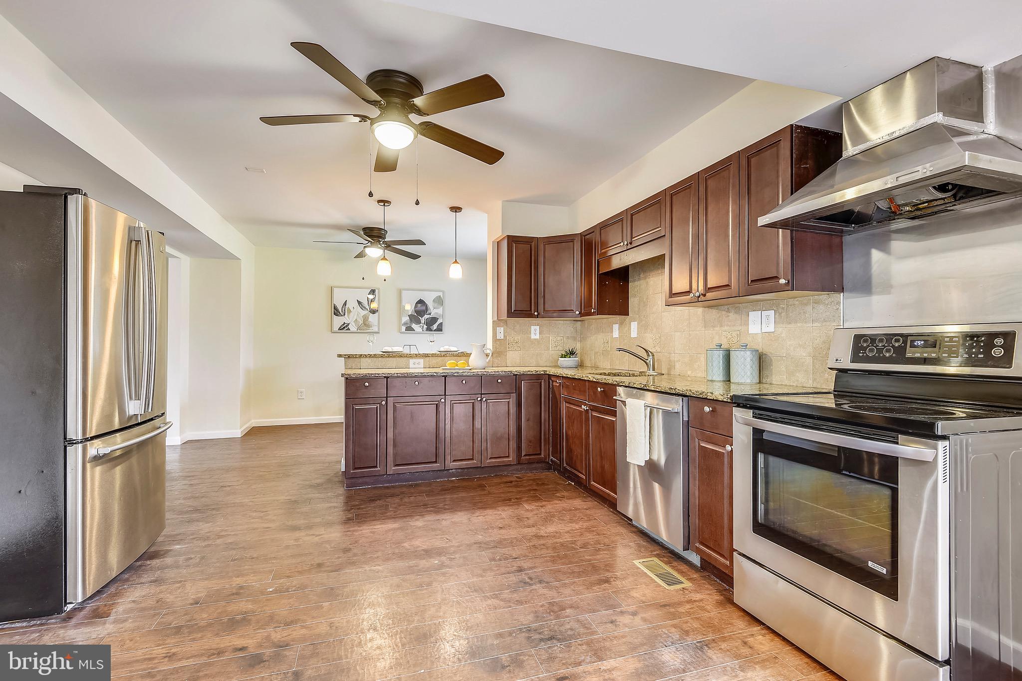 342 Schulamar Road Linthicum, MD 21090 - Photo 5 of 41