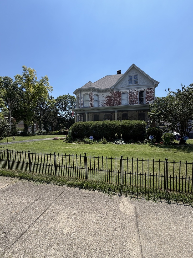 451 West Macon Street Decatur, IL 62522 - Photo 2 of 40
