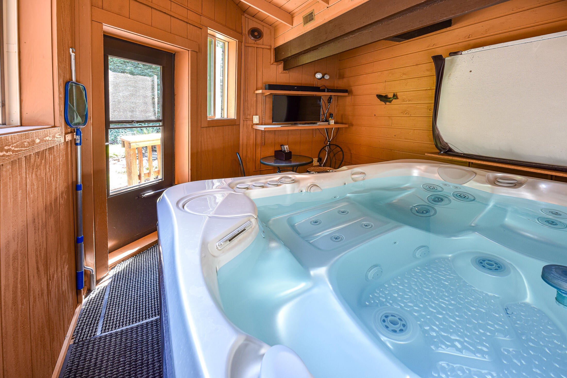 87997 Running Springs Drive Springfield, OR 97478 - Photo 30 of 48 Indoor hot tub room
