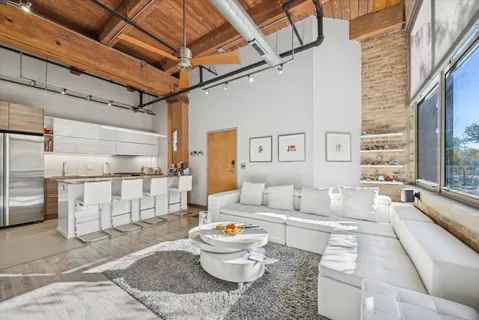 $389,000 | 1500 West Monroe Street, Unit 220, Chicago, IL 60607