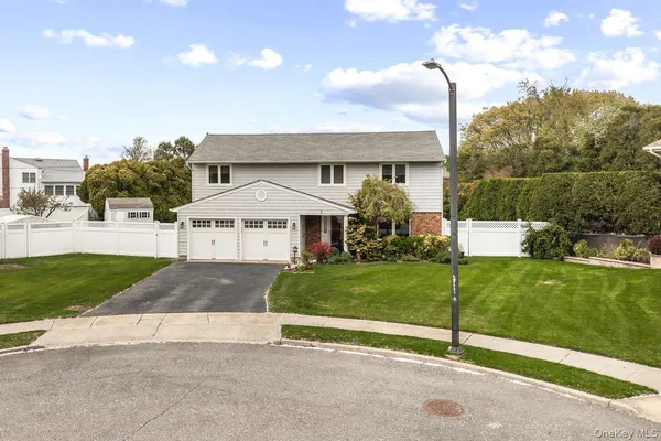 $1,875,000 | 3 Fams Court, Jericho, NY 11753