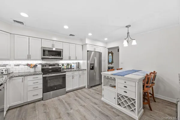 $1,875,000 | 3 Fams Court, Jericho, NY 11753