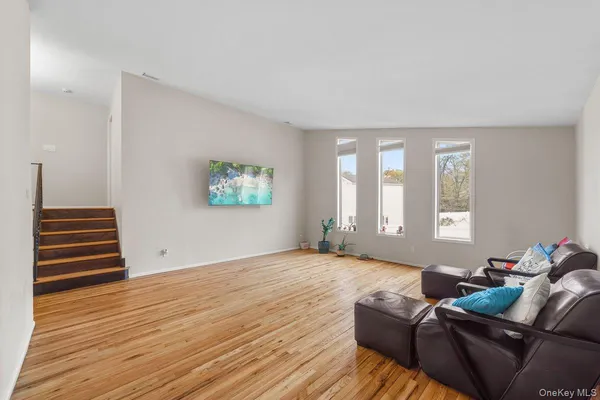 $1,875,000 | 3 Fams Court, Jericho, NY 11753