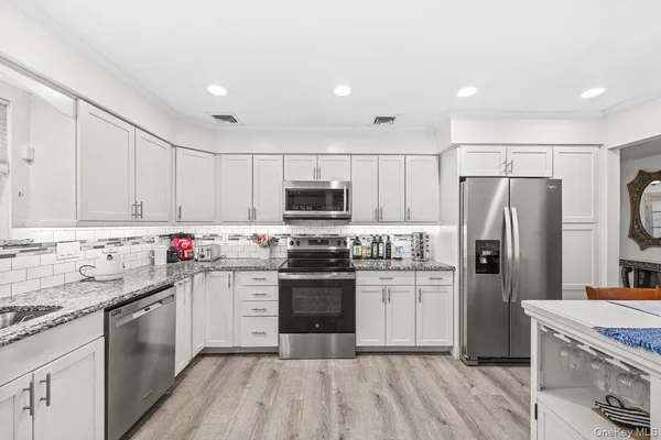 $1,875,000 | 3 Fams Court, Jericho, NY 11753