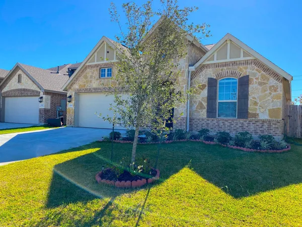 $335,000 | 2923 Millstream Court, Dickinson, TX 77539