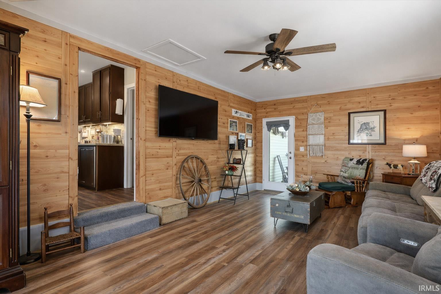 1301 Locust Street Mount Vernon, IN 47620 - Photo 2 of 17