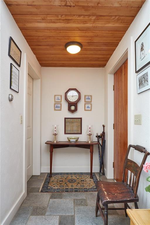 715 Friendship Road Waldoboro, ME 04572 - Photo 25 of 31 Additional entryway.