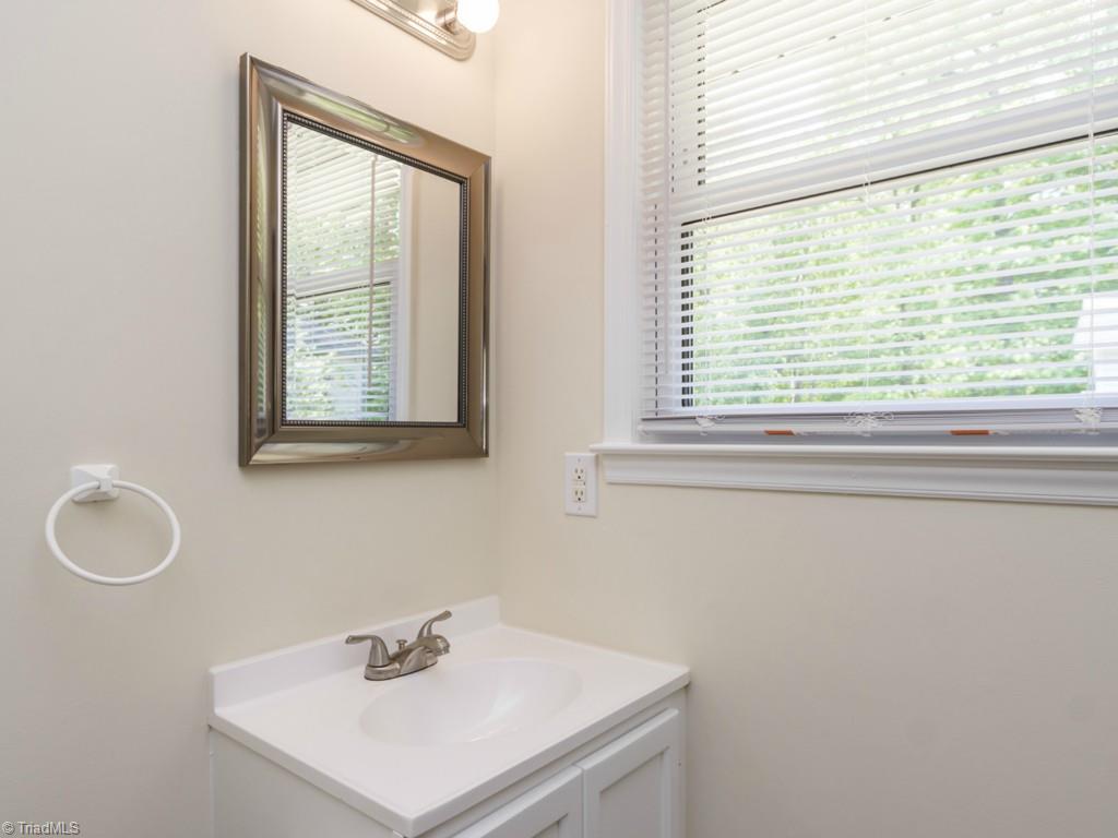 1912 Sheldon Road Greensboro, NC 27405 - Photo 12 of 30 Gallery Image 12