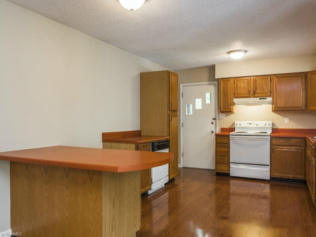 1912 Sheldon Road Greensboro, NC 27405 - Photo 7 of 30 Gallery Image 7