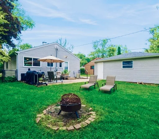 $2,400 | 24 Johnathan Road, Lake Zurich, IL 60047