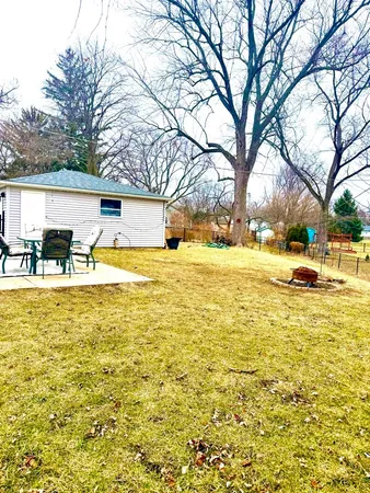 $2,400 | 24 Johnathan Road, Lake Zurich, IL 60047