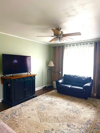 $2,400 | 24 Johnathan Road, Lake Zurich, IL 60047