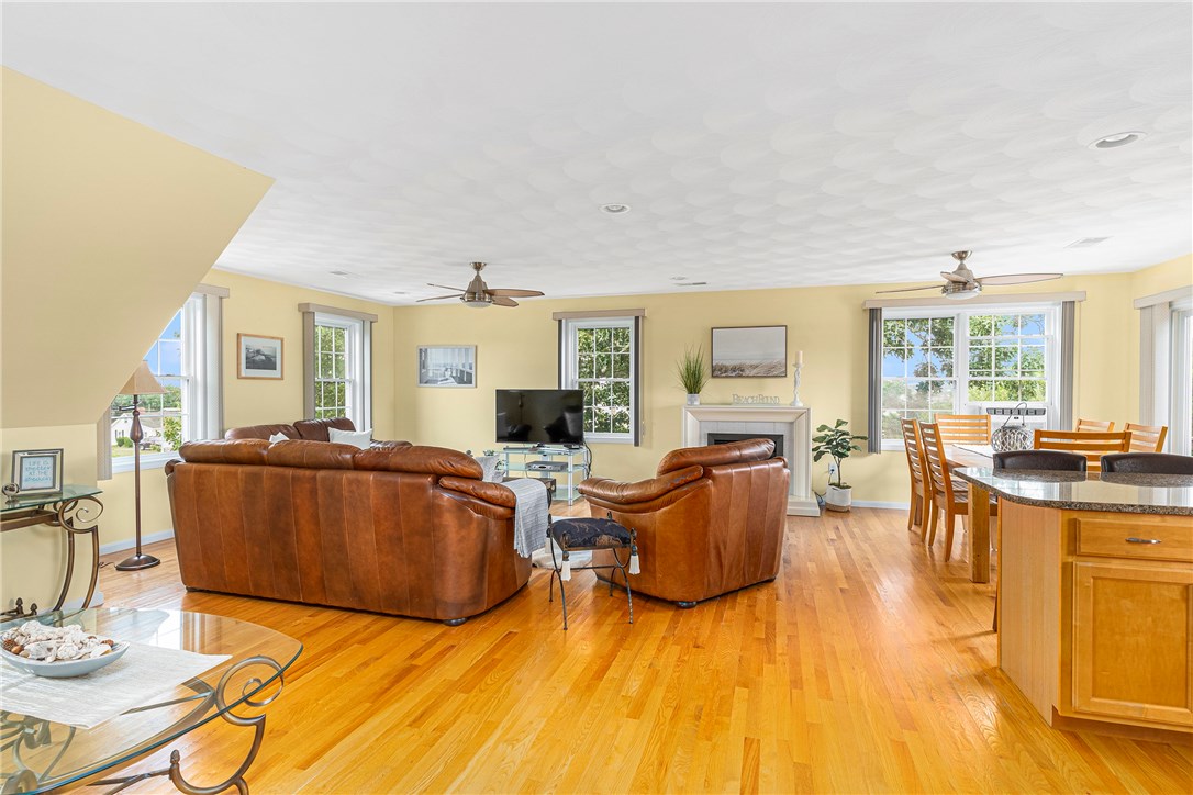 1 Meadow Road Narragansett, RI 02882 - Photo 7 of 50 This 25' X 17' 4" Great Room offers many possibilities for furniture placement and versatility of use.