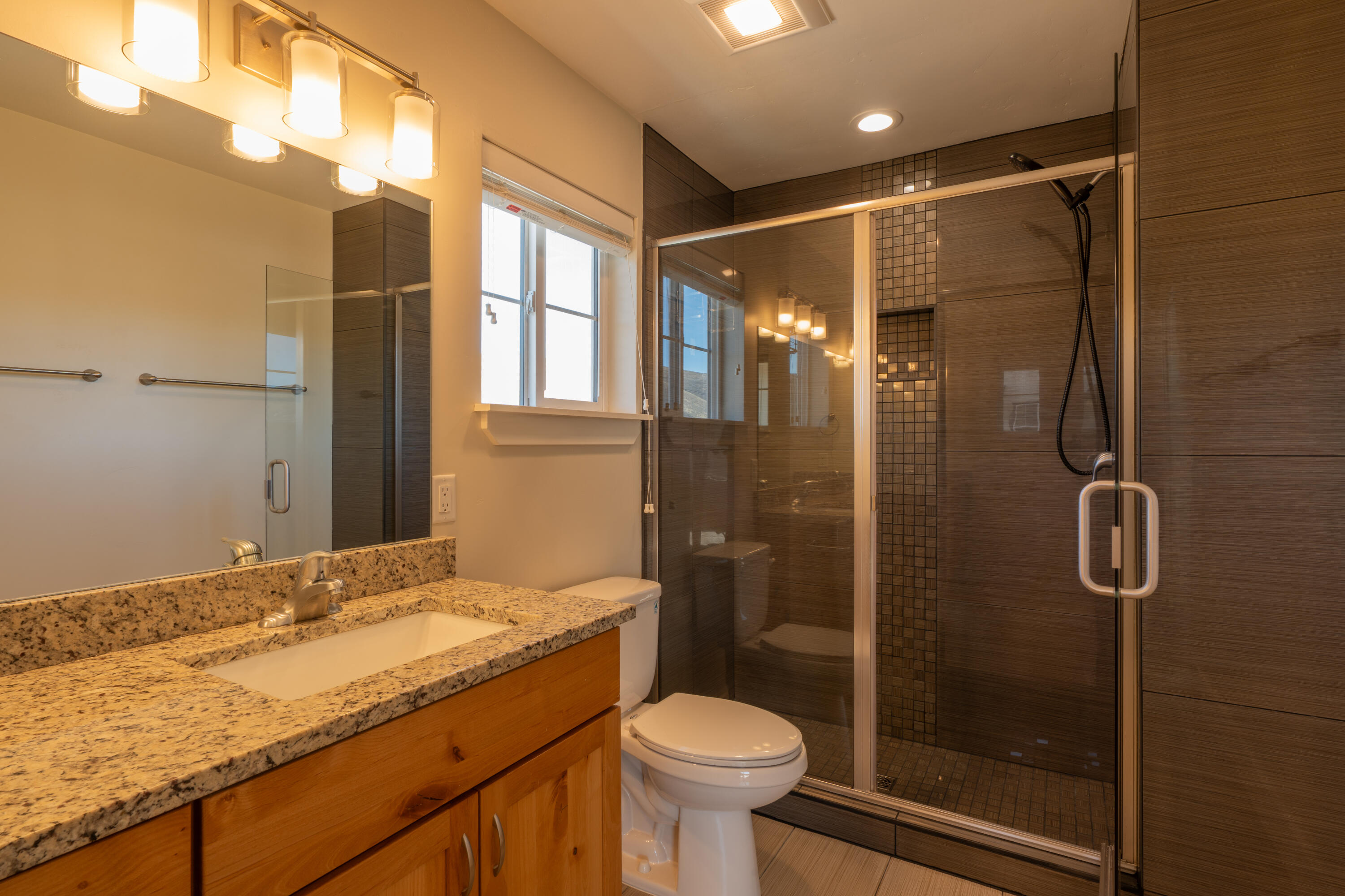 2450 Shenandoah Drive Hailey, ID 83333 - Photo 8 of 32 Primary Bathroom/Shower