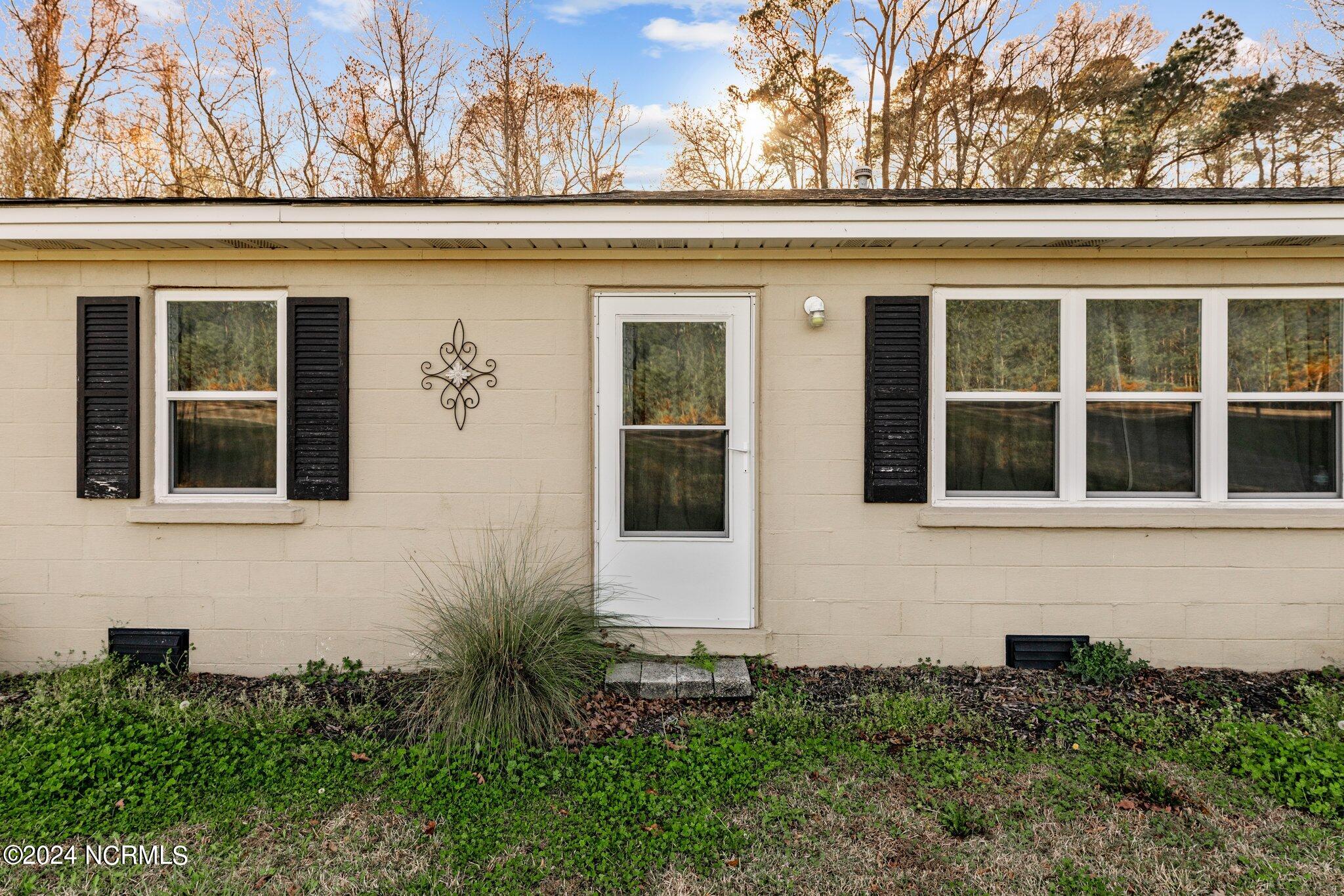 305 Washington Post Road New Bern, NC 28562 - Photo 6 of 34 22-web-or-mls-DSC_5520