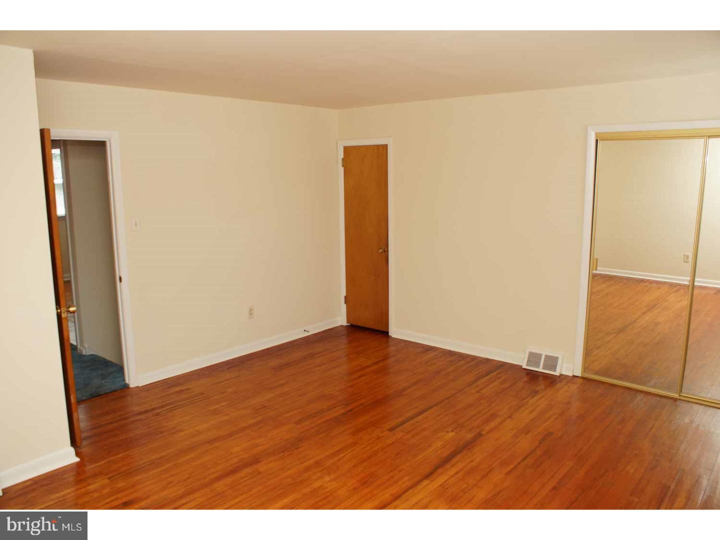 11833 Basile Road Philadelphia, PA 19154 - Photo 17 of 21 Gallery Image 17