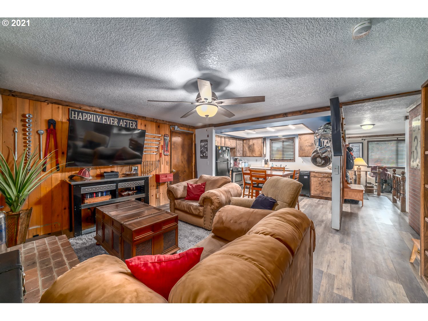 471 67th Street Springfield, OR 97478 - Photo 15 of 28 a living room with furniture and a flat screen tv