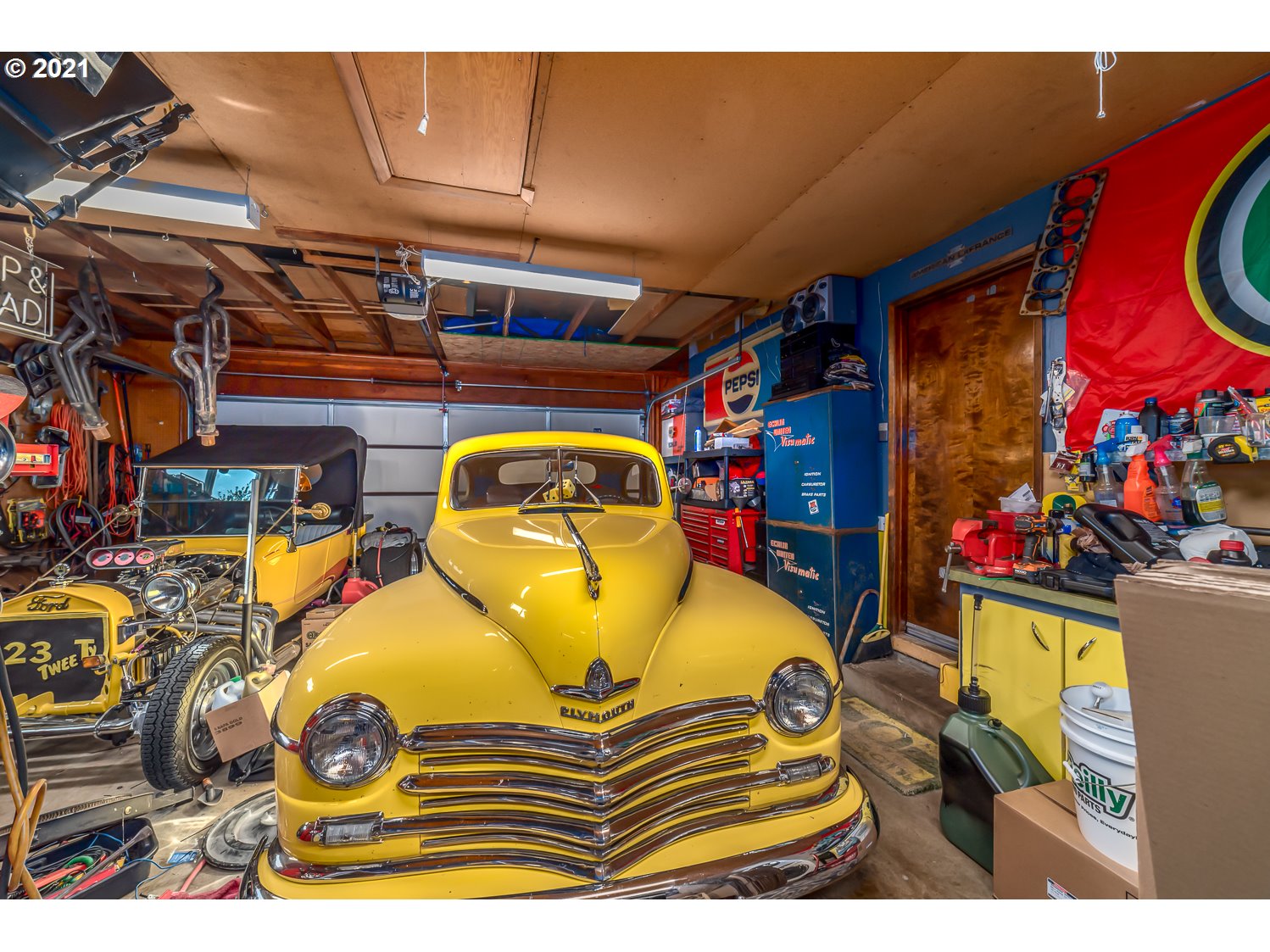 471 67th Street Springfield, OR 97478 - Photo 23 of 28 a view of a garage with stuff