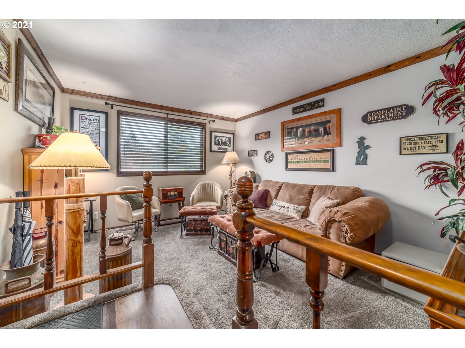 471 67th Street Springfield, OR 97478 - Photo 4 of 28 a living room with furniture and a window