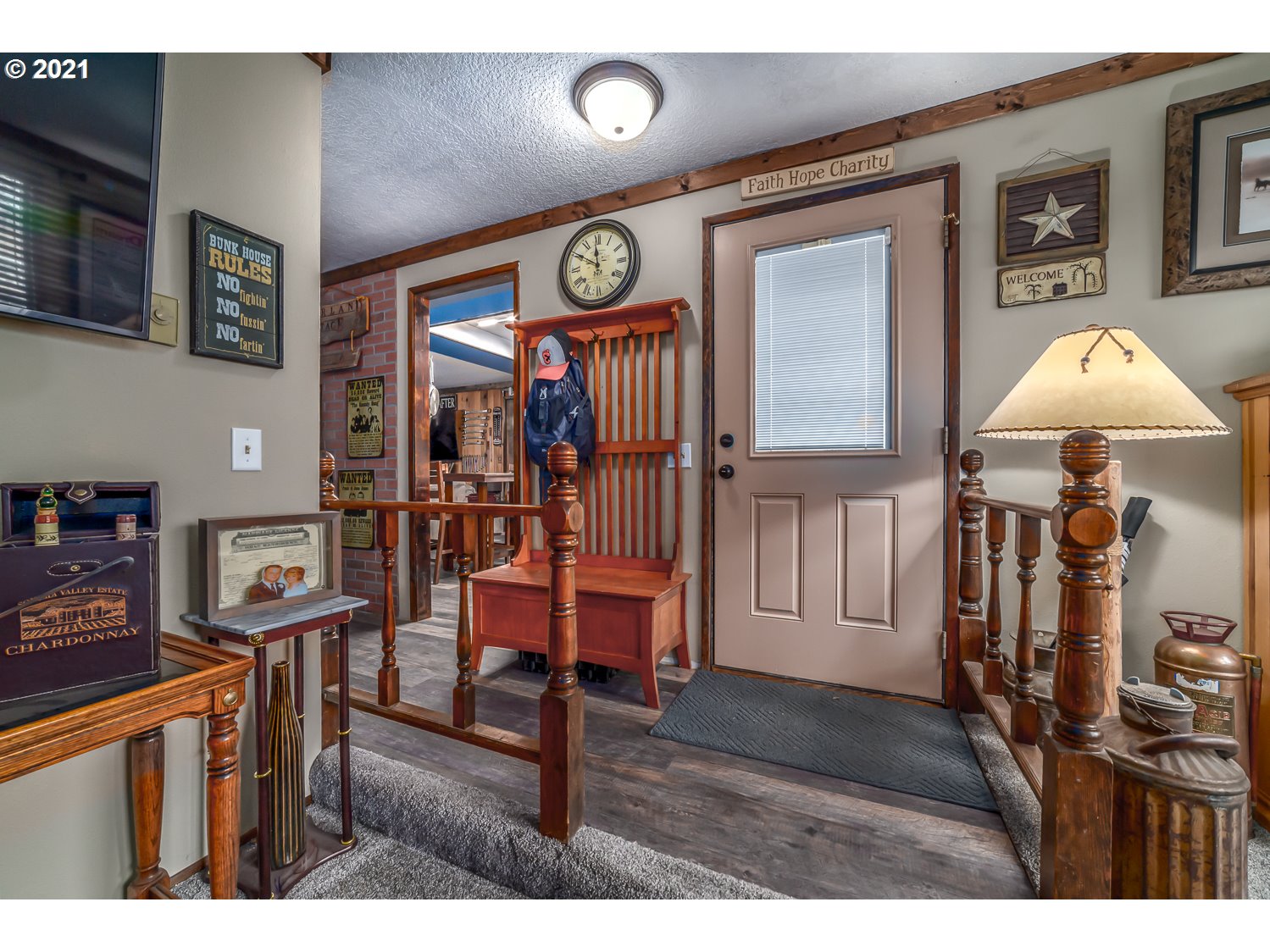 471 67th Street Springfield, OR 97478 - Photo 6 of 28 a view of a interior of the house