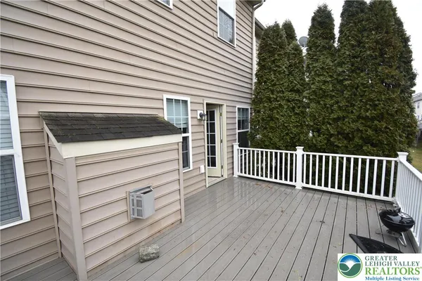 $2,400 | 233 Auburn Drive, Easton, PA 18042