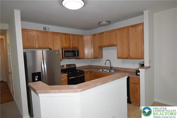 $2,400 | 233 Auburn Drive, Easton, PA 18042