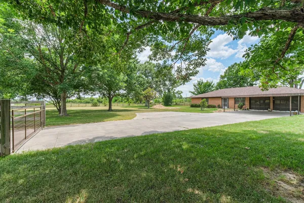 $2,600 | 18211 Mueschke Road, Cypress, TX 77433
