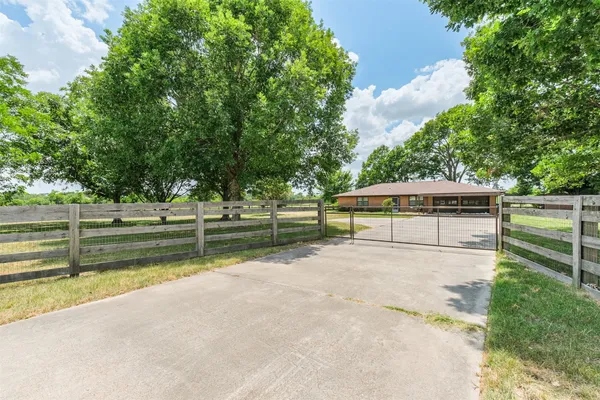 $2,600 | 18211 Mueschke Road, Cypress, TX 77433