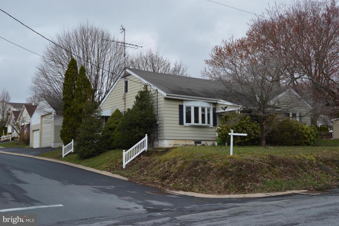 185 Akron Road Ephrata, PA 17522 - Photo 2 of 11 Gallery Image 2