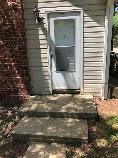 833 Heights Road, Unit B Lake Orion, MI 48362 - Photo 1 of 20