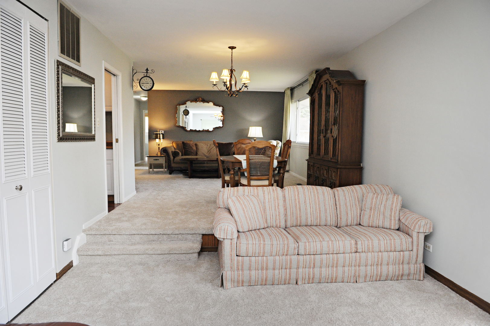 705 North Rohlwing Road Palatine, IL 60074 - Photo 7 of 23