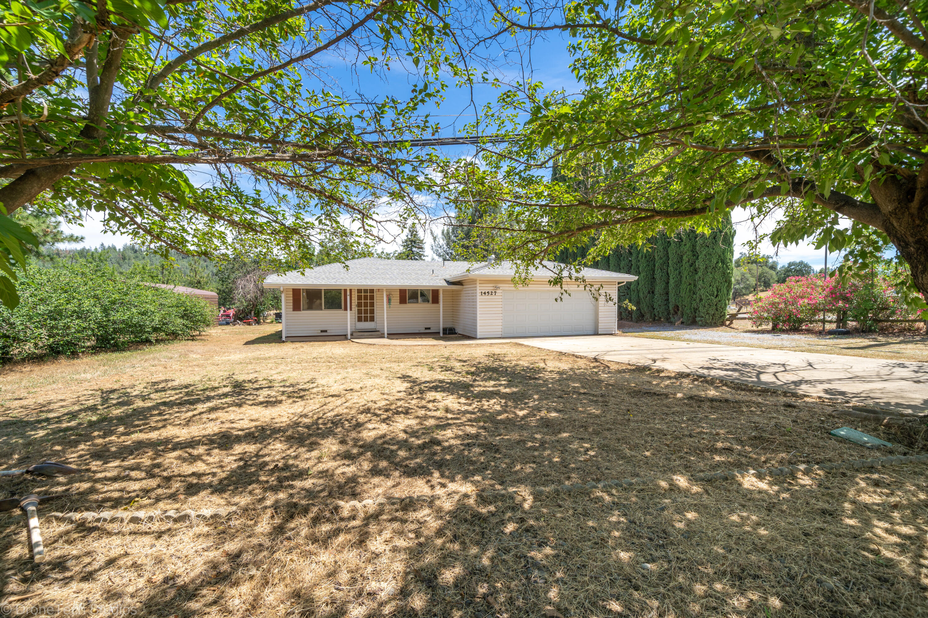 14527 Holiday Road Redding, CA 96003 - Photo 20 of 65 Exterior-3