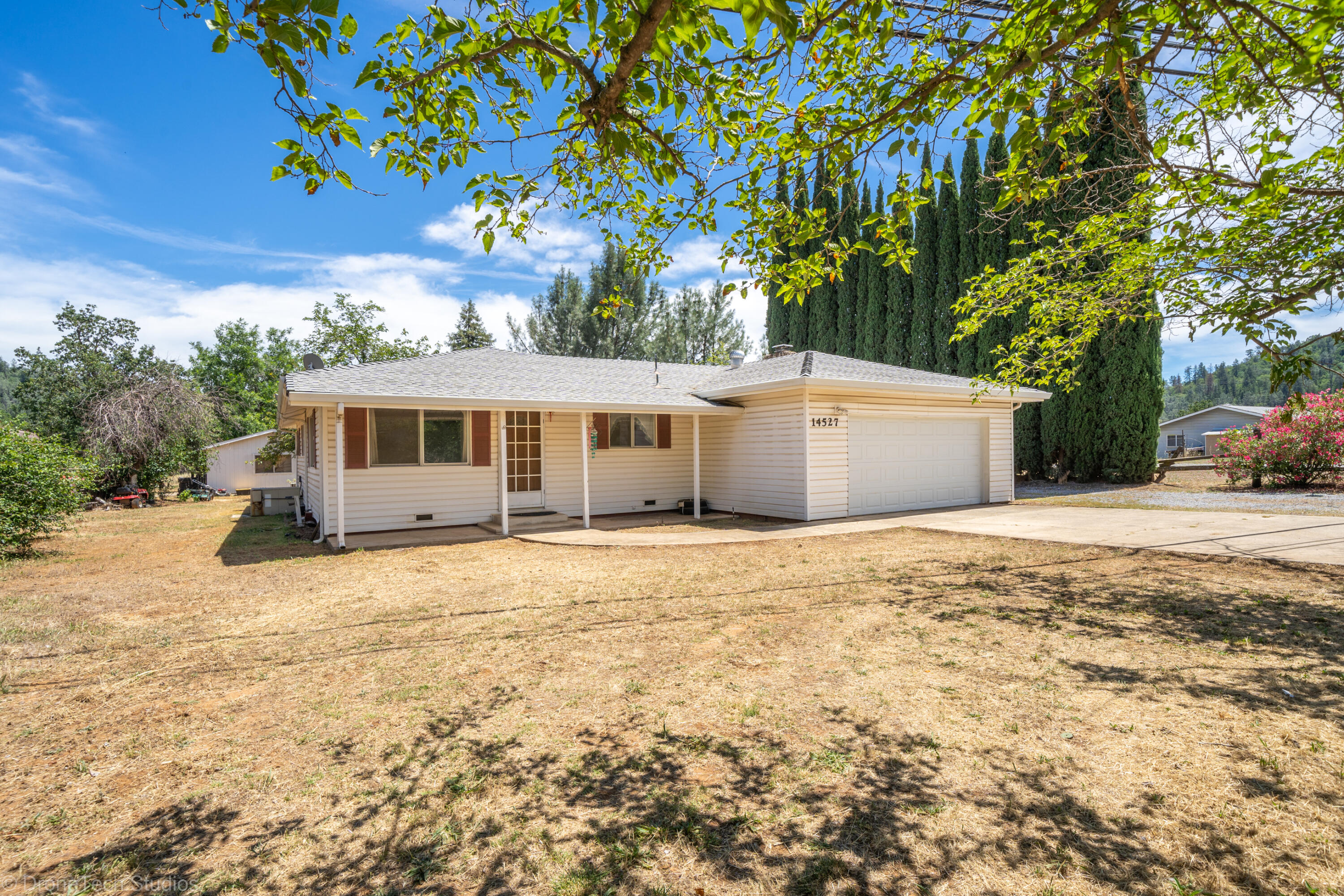 14527 Holiday Road Redding, CA 96003 - Photo 22 of 65 Exterior-5
