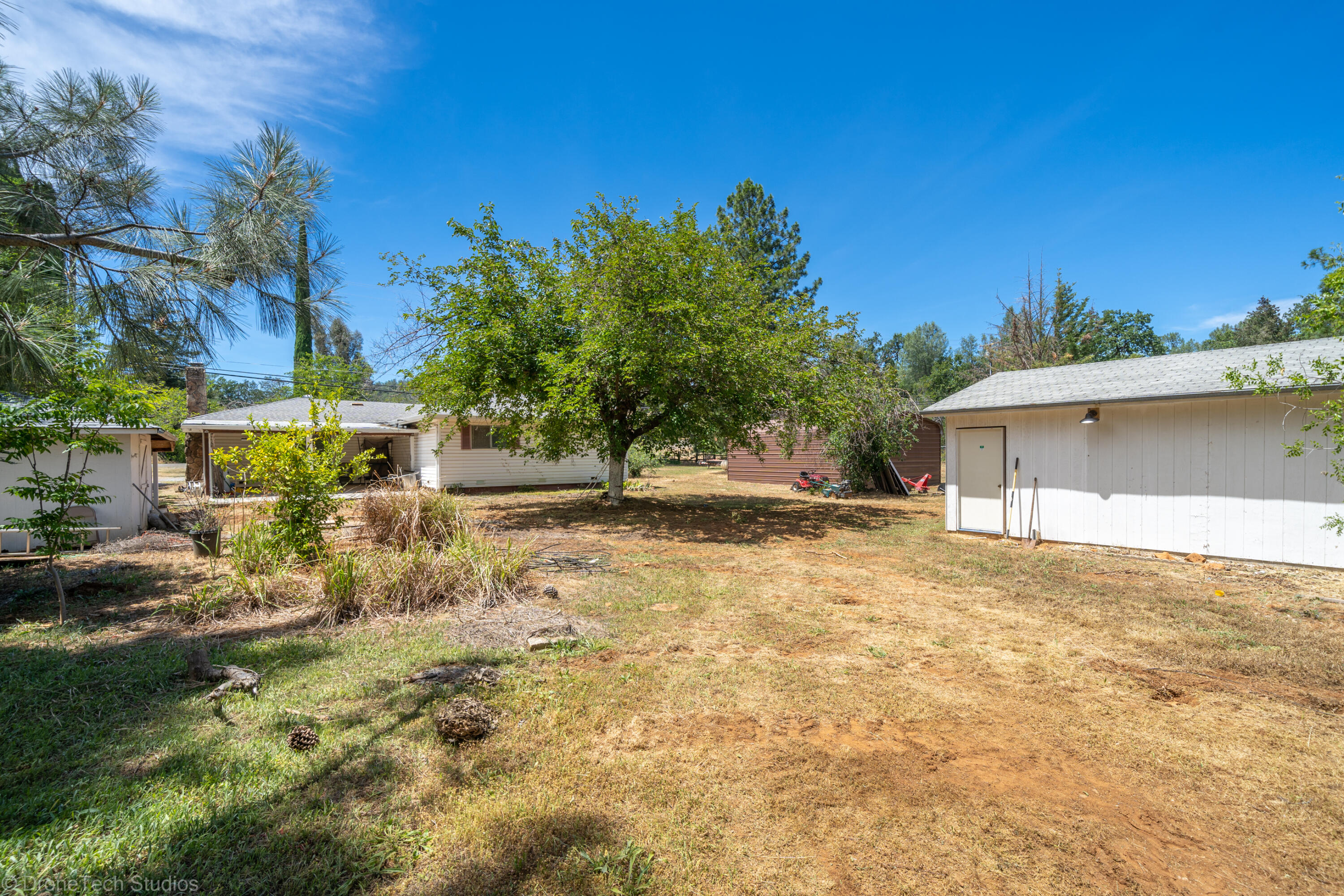 14527 Holiday Road Redding, CA 96003 - Photo 30 of 65 Exterior-14