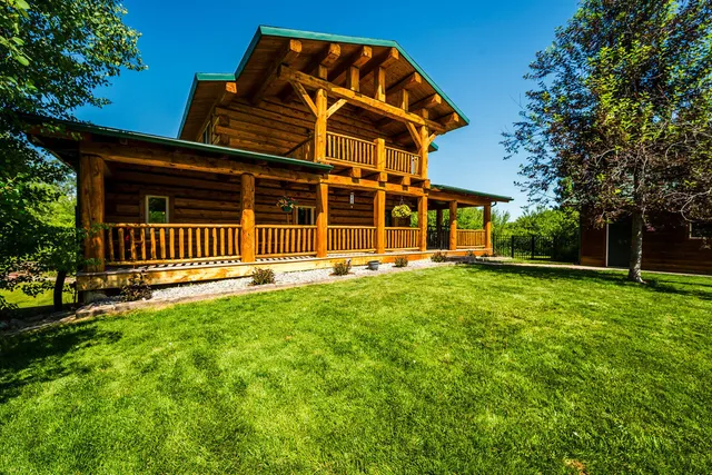 $1,095,000 | 716 Bridge Street, Dayton, WY 82836