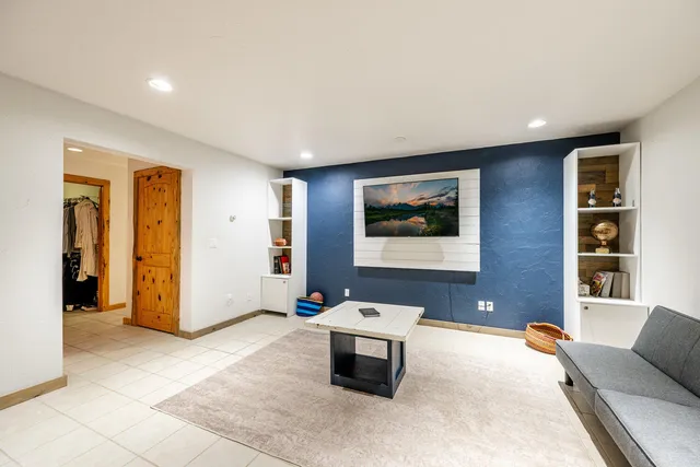 $1,095,000 | 716 Bridge Street, Dayton, WY 82836